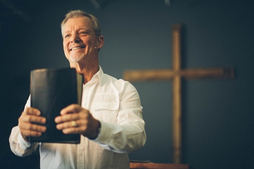 9 Characteristics of an Effective Interim Pastor