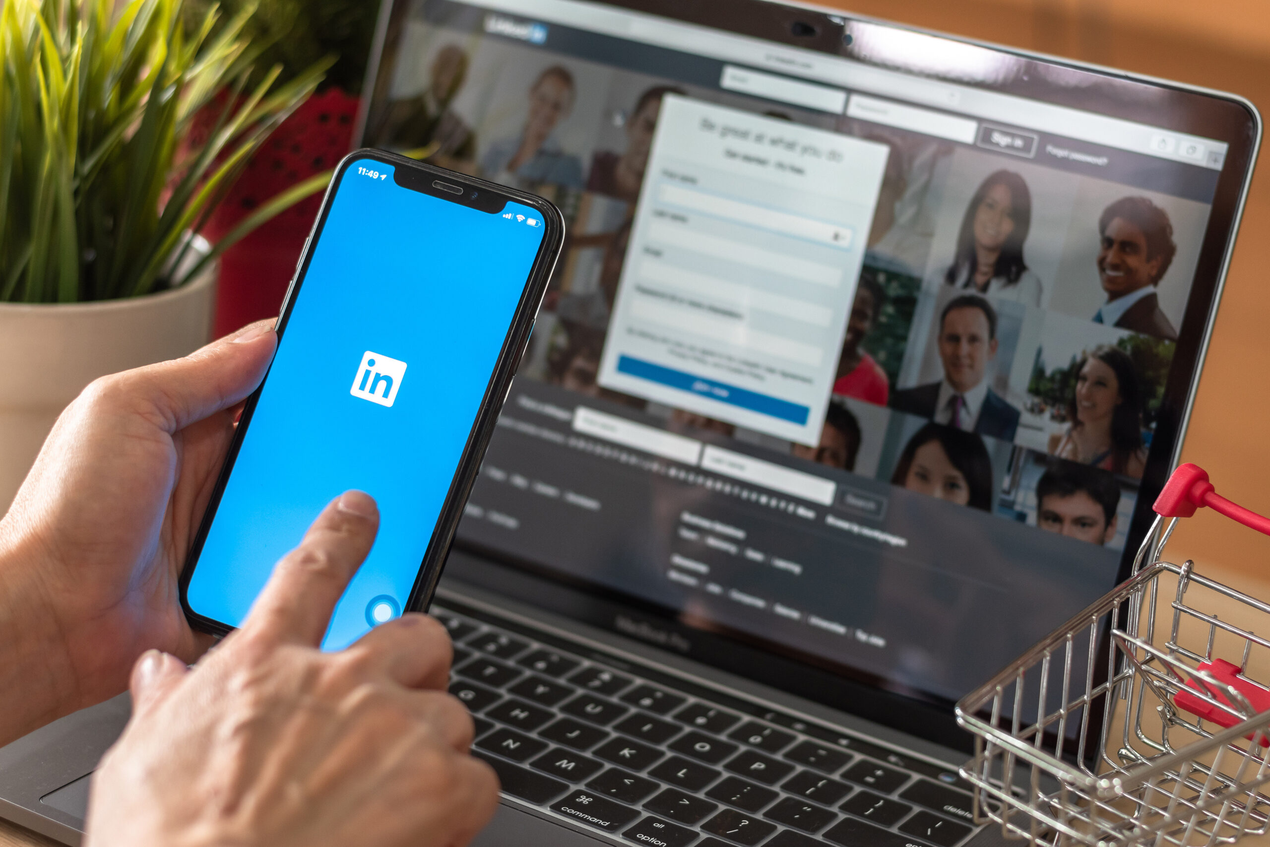 How to Craft a LinkedIn Profile That Stands Out